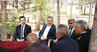 Valimiz Sn. Tuncay Akkoyun, Kâzımkarabekir ilçesi Kızılkuyu köyünde vatandaşlarımız ile bir araya geldi.