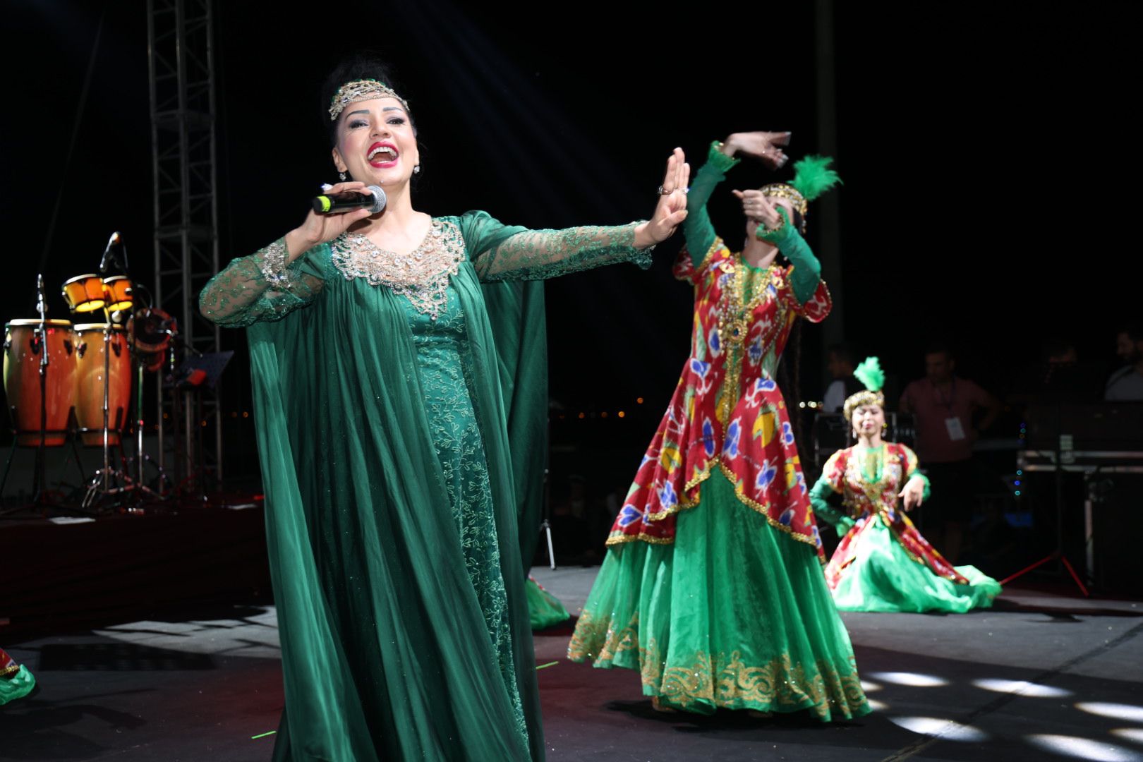6. ULUSLARARASI KARAMAN TÜRK DÜNYASI ŞÖLENİ MUHTEŞEM BİR KONSERLE SONA ERDİ