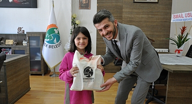 BAŞKAN BOZCU KOLTUĞUNU ÇOCUKLARIMIZA DEVRETTİ