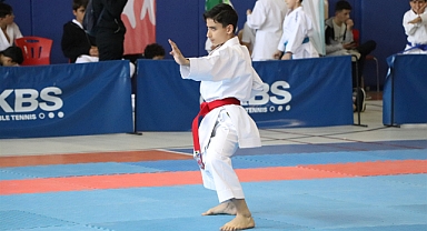KARATE GRUP MÜSABAKALARINDA HEYECAN BAŞLADI