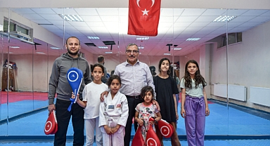 KMÜ’NÜN ‘HAYDİ GEL SPOR YAPALIM’ PROJESİNE YÜZLERCE ÇOCUK KATILDI