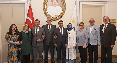 Kayıt yaptırıp rozetlerini taktılar: