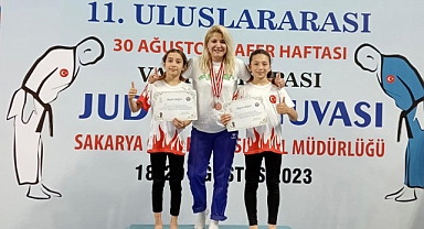 KARAMAN’IN ALTIN KIZLARI MADALYA GELENEĞİNİ BOZMADI