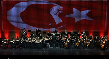 Türkiye Gençlik Filarmoni Orkestrası ile kutladı