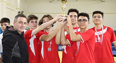 VOLEYBOL GRUP MÜSABAKALARINDA YARI FİNALİSTLER BELLİ OLDU