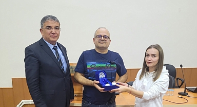 MATEMATİK TOPLULUĞU’NDAN ETKİLEYİCİ SÖYLEŞİ: KARA DELİKLERDEN EVRENİN BAŞLANGICINA