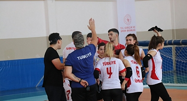 GOLBOL KADIN MİLLİ TAKIMINA MORAL ZİYARETİ