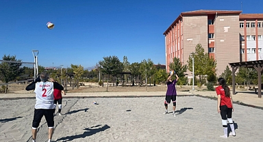BEACH PARAVOLLEY MİLLİ TAKIMI KARAMAN’DA DÜNYA OYUNLARINA HAZIRLANIYOR