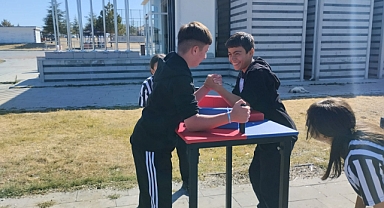 KARAMAN’DA AİLE YILI ETKİNLİKLERİ KAPSAMINDA BİLEK GÜREŞİ TURNUVASI