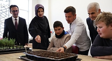 Vali Yardımcısı Çiçekli ve İl Müdürü Çalışkan Özel Öğrencilerle Buluştu