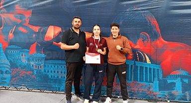 ECRİN ERGİN’DEN TÜRKİYE ÜÇÜNCÜLÜĞÜ