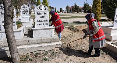 ŞEHİR MEZARLIĞINA ARAÇLAR İÇİN YENİ GİRİŞ KAPISI AÇILDI